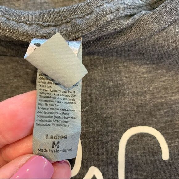 Dog Mother Wine Lover Gray Tee Size Medium - Picture 8 of 9